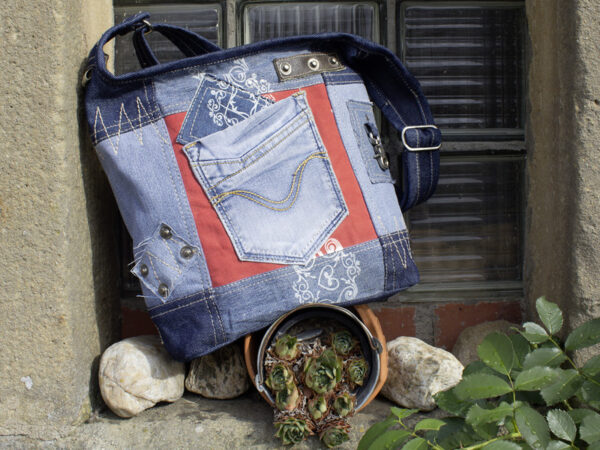 upcycling Tasche aus recycelter Jeans & rote Canvas