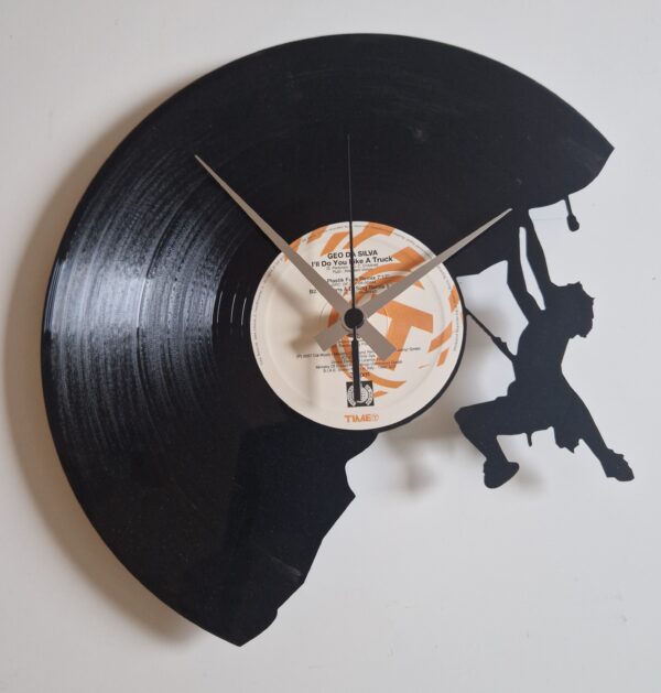 upcycling Schallplatten Wanduhr "Klettern" – Bild 3