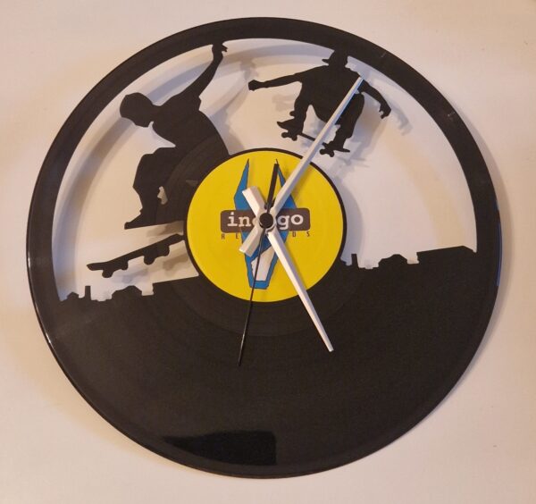 upcycling Schallplatten Wanduhr "Skater" – Bild 4