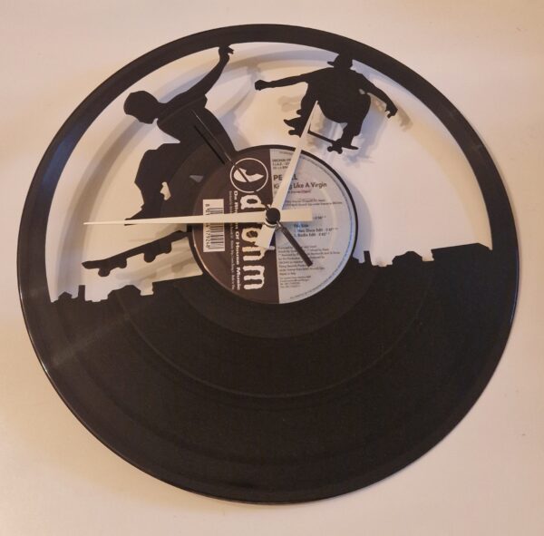 upcycling Schallplatten Wanduhr "Skater" – Bild 5