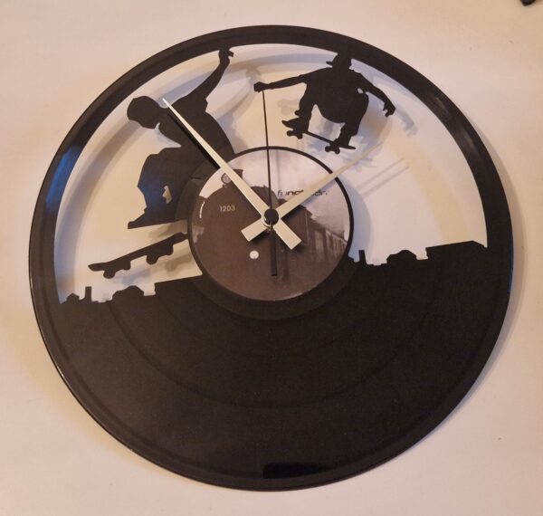 upcycling Schallplatten Wanduhr "Skater" – Bild 6